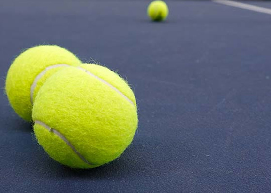 Peut-on jouer au padel avec des balles de tennis ?