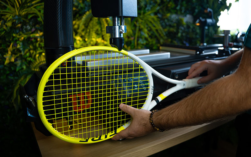 Die Bedeutung des Twistweight bei einem Tennisschl&auml;ger